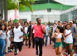 Ο Bolt το «έριξε» στο μπάσκετ και δεν τα πήγε άσχημα (video & photos)