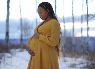 Μητέρα η Felix – με προβληματισμό για την εγκυμοσύνη και την υποστήριξη των γυναικών